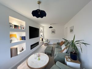 Lounge- click for photo gallery